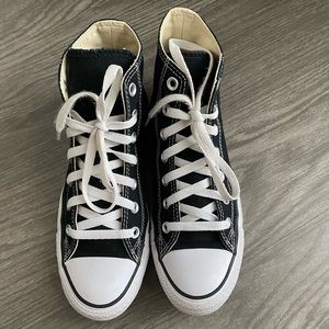 Black Pre-Loved Converse